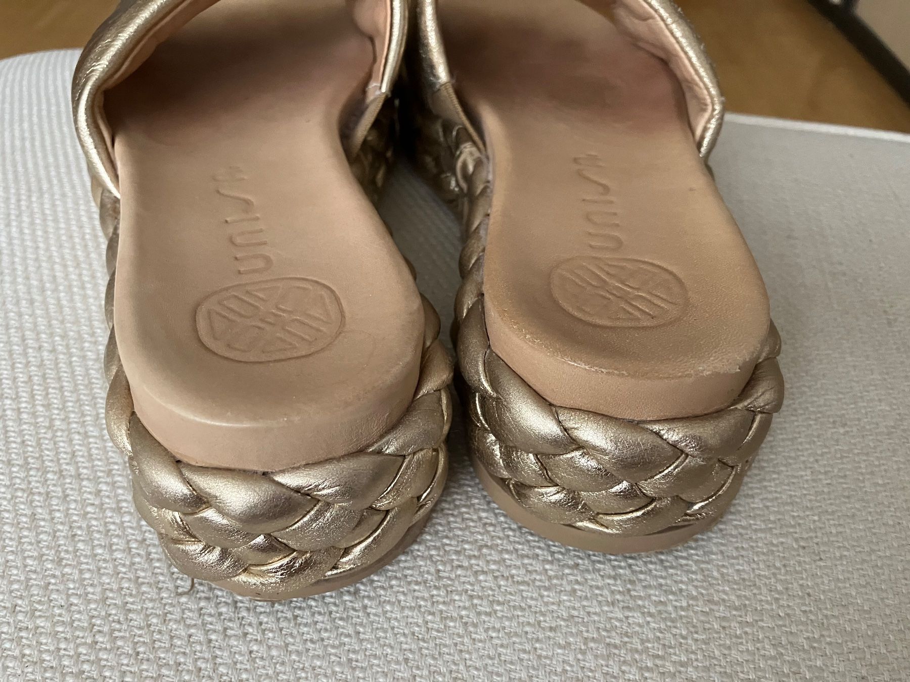 Unisa Scarpe da donna: Neue Sommersandalen Unisa gold Gr.37 – Usato da Rothenburg venduto da Regenbogenwolken 1