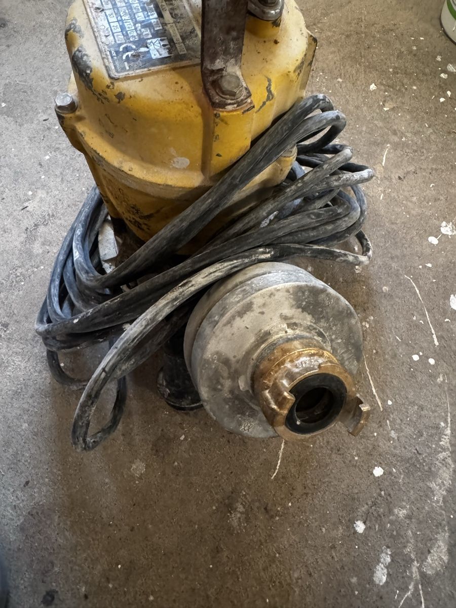 Pumpen & Teile: Tauchpumpe Wacker Neuson PST2 400 gebraucht – Gebraucht aus Uezwil von sev_2f5k 1