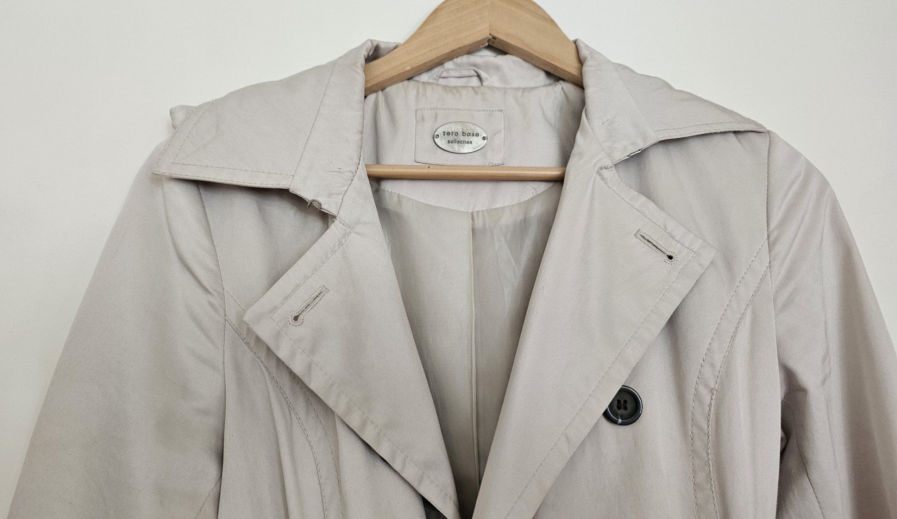 Cappotti: Trenchcoat in weiss, fast hellgrau – Usato da Neuenhof venduto da Bagua6 1