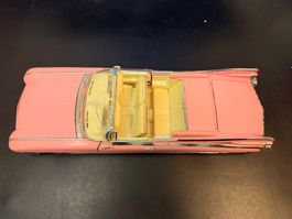 Maisto Cadillac Eldorado Biarritz 1959 im Massstab 1:18 Pink