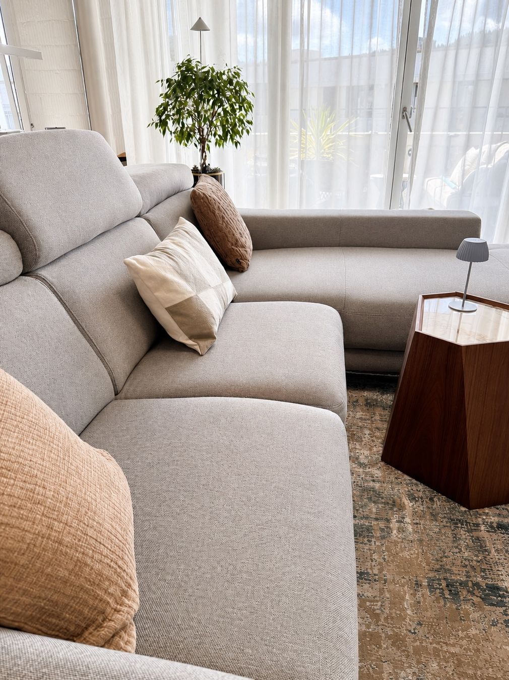 Divani: XOOON Ecksofa Sofa Longchair hellgrau Top Zustand Fr.2600 – Usato da Rotkreuz venduto da beltraum 8