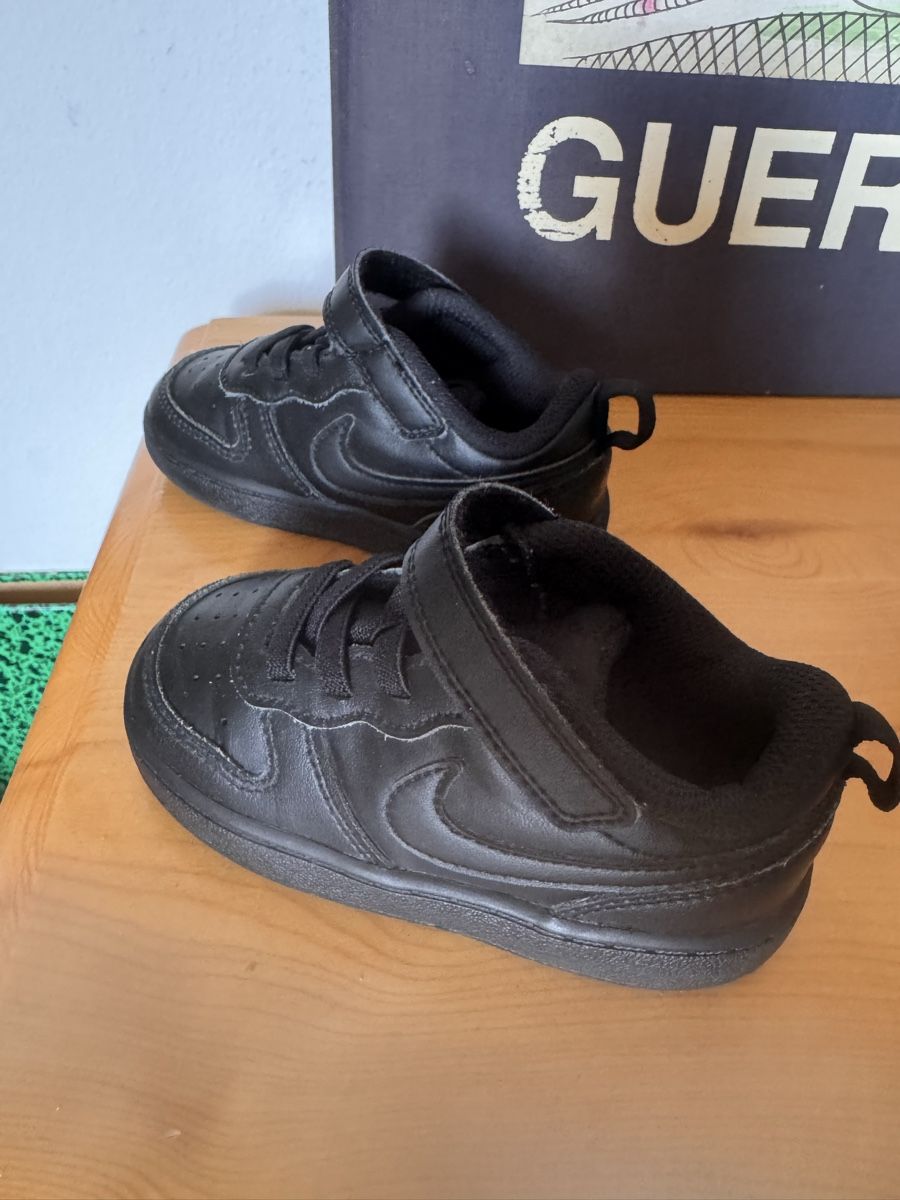 Scarpe per ragazzi: Baskets Nike noires pointure 23.5 etat usage correct – Usato da Vésenaz venduto da Angela.C3 1