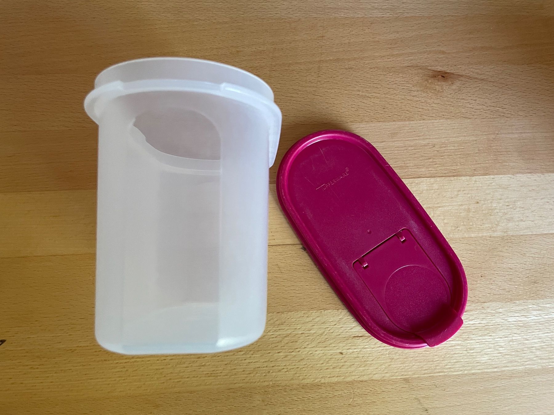 Tupperware Behälter & Ähnliches: Tuppervision Nr. 2, kirschroter Deckel – Gebraucht aus Cham von 2eye