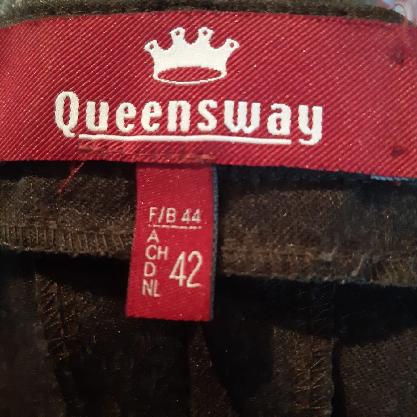 Pantaloni: Damenhose Gr.42 – Usato da Luzern venduto da Sontru 4