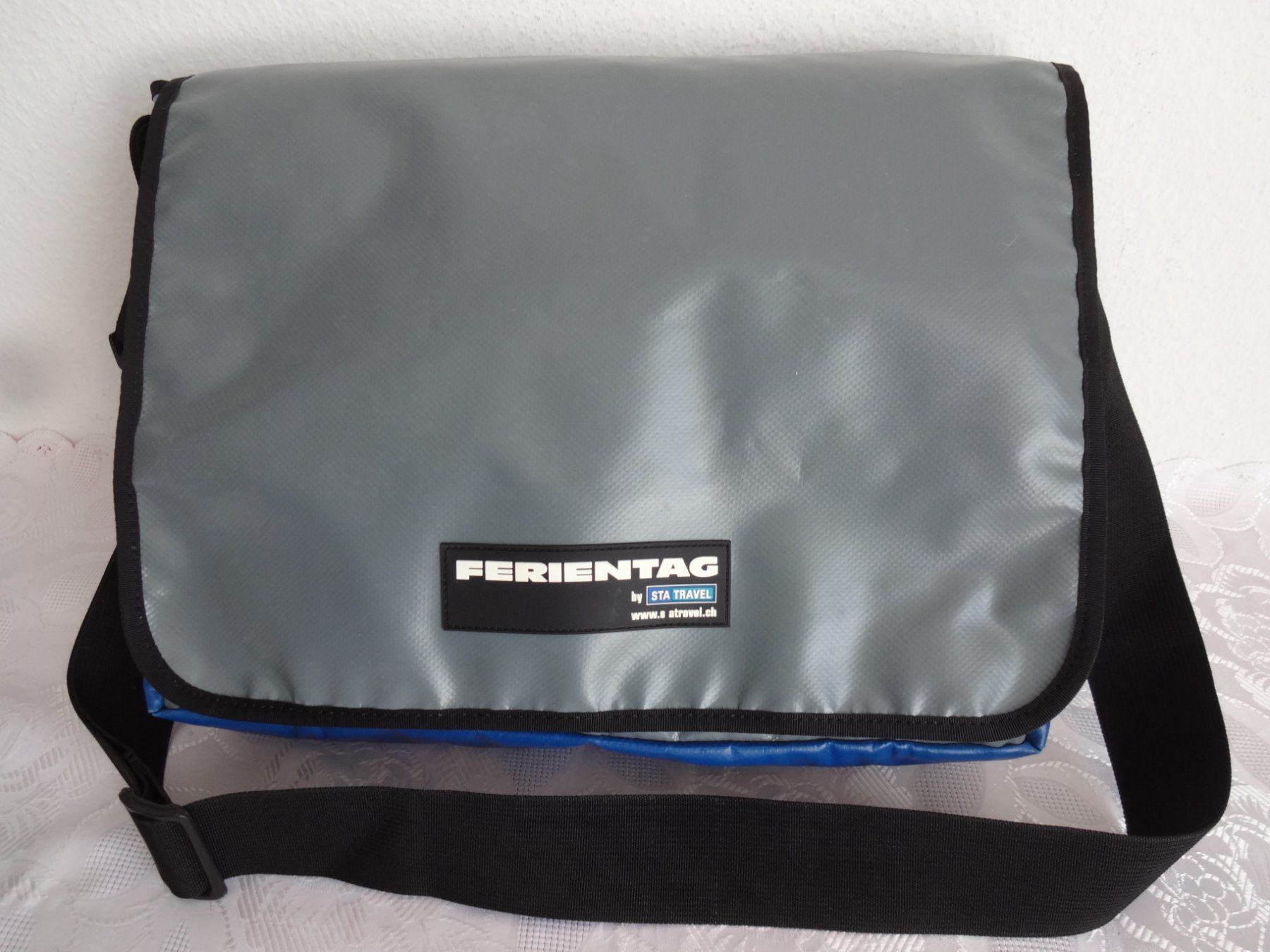Taschen: " FERIENTAG " Umhängetasche  / Neu – Gebraucht aus Frauenfeld von Riaa