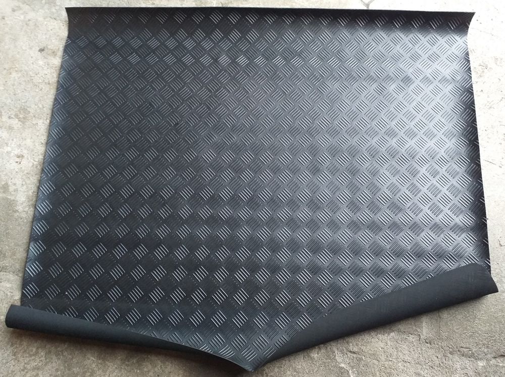 Gummimatte Riffelmatte Bodenmatte (Gebraucht) in Toffen für CHF 2 – nur ...