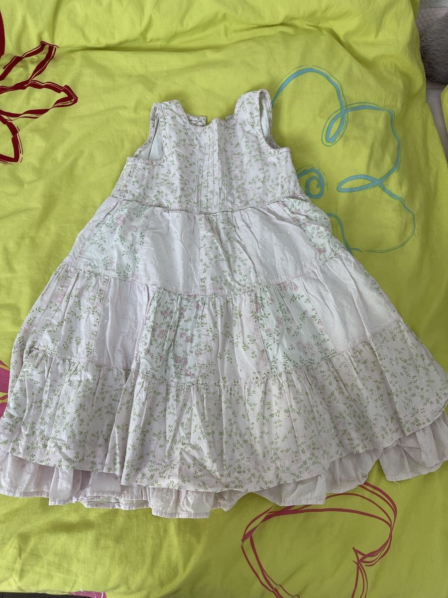 Kleider & Röcke: Robe fille taille 104 – Gebraucht aus MARLY von AISLEE