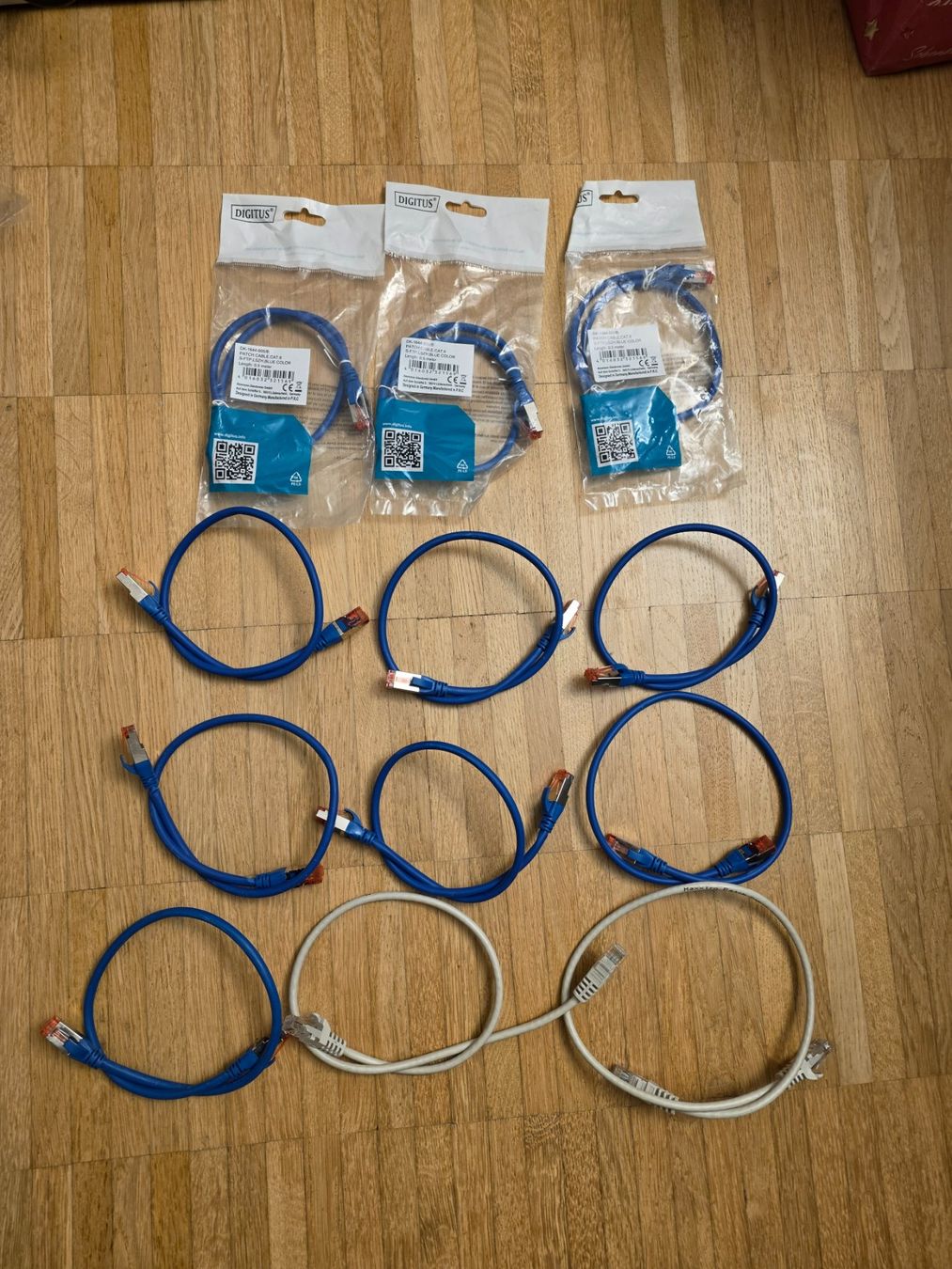 Cavi: LAN Kabel, Ethernet Patchkabel Cat.6, 0.5m blau neu, 12 Stk – Nuovo e nell'imballaggio originale da Zürich venduto da zweistein03