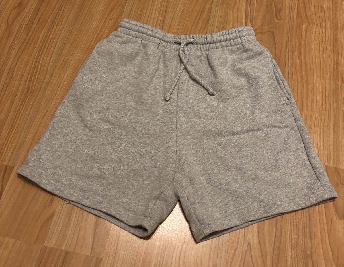 Pull&Bear Pantaloni: Shorts grau Damen – Usato da Lausen venduto da Claudj1