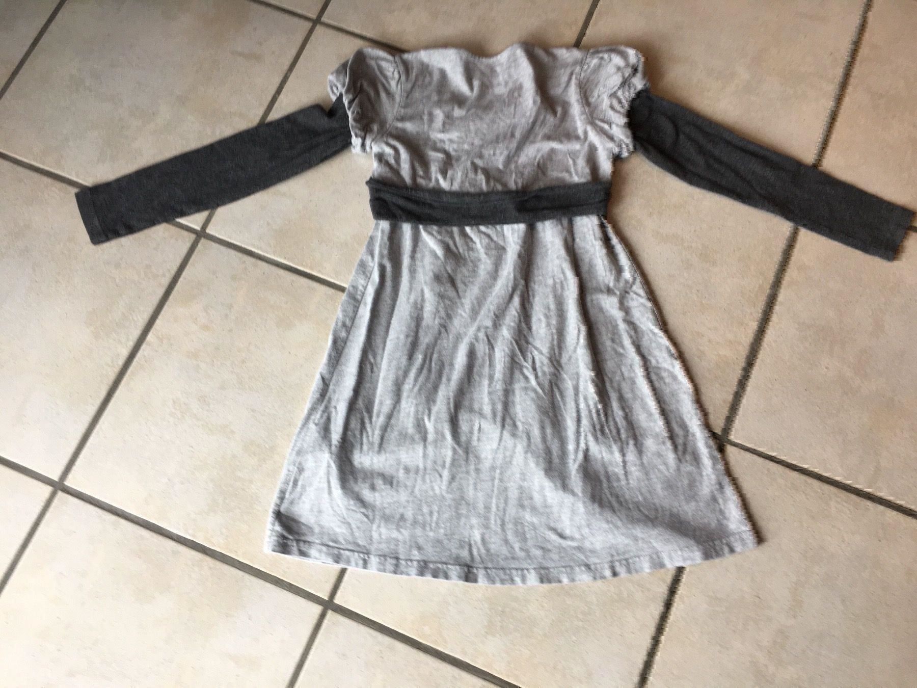 C&A Vestiti & Gonne: Super Röckli 140 hellgrau fein stoff – Usato da Orpund venduto da Mary8972 4