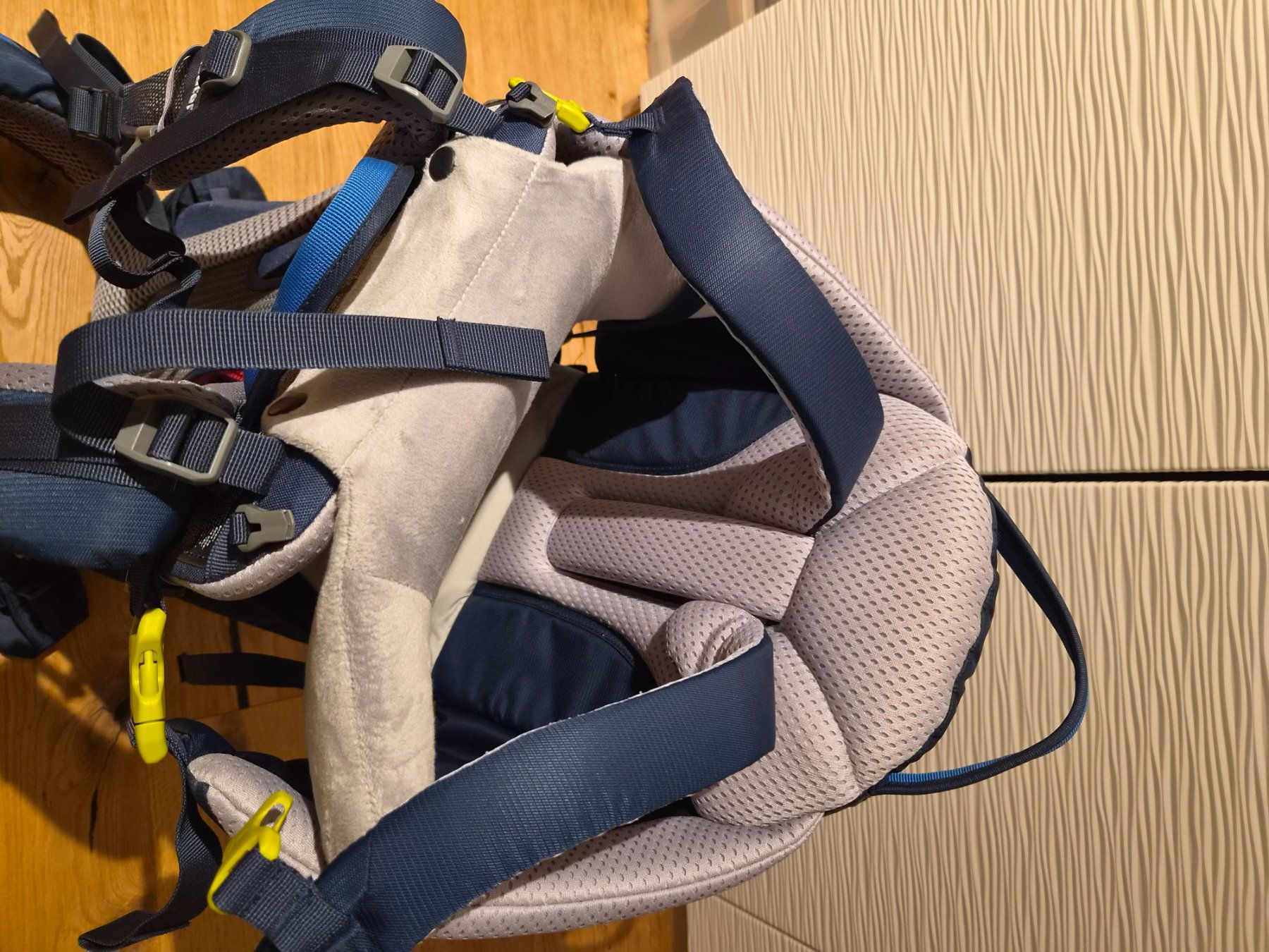Deuter Borse & Zaini: Deuter Kindertrage Kid Comfort – Usato da Meggen venduto da Perth_2003 1