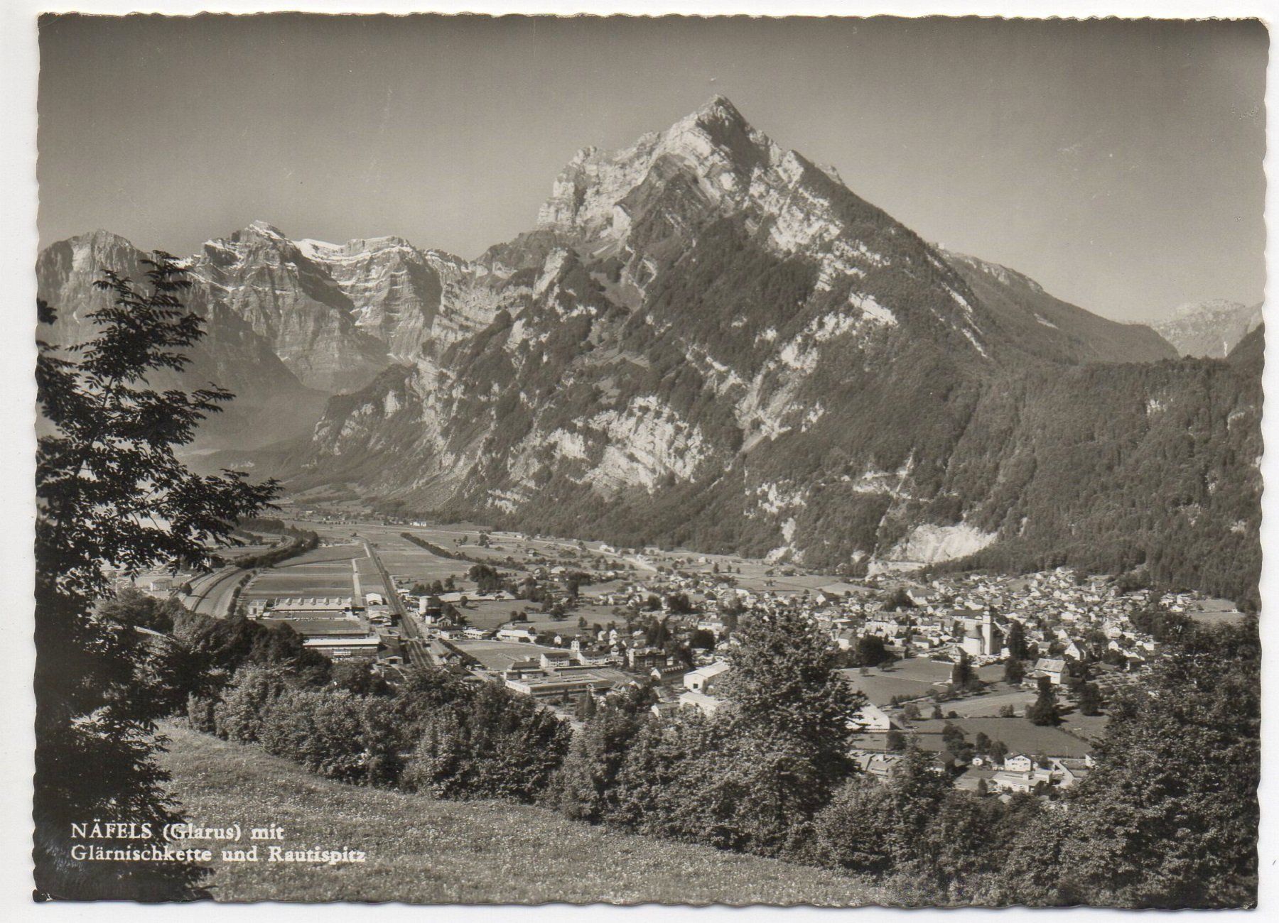 Cartoline postali: NÄFELS (Glarus) mit Glärnischkette und Rautispitz – Usato da Jona venduto da philajona