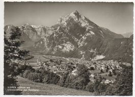 NÄFELS (Glarus) mit Glärnischkette und Rautispitz