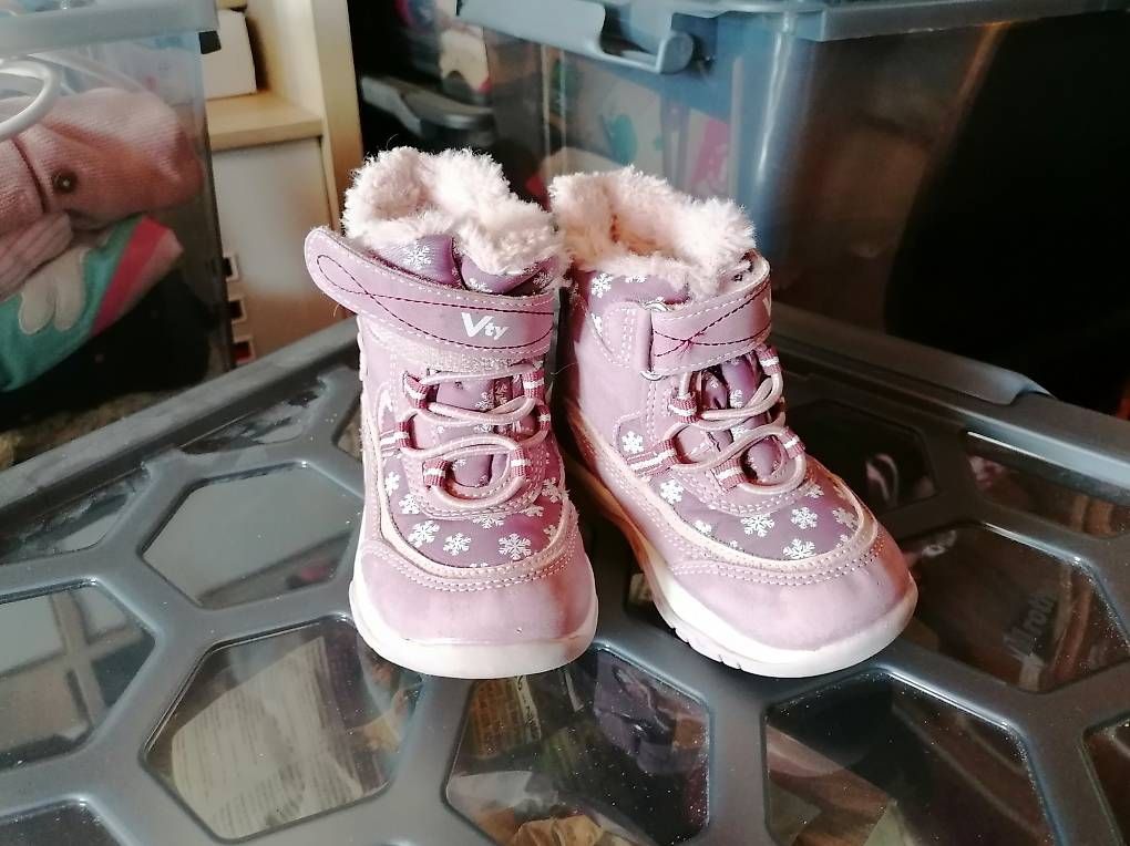 Schuhe für Mädchen: Winterschuhe Grösse 22 – Gebraucht aus Baldegg von luz_hkl7