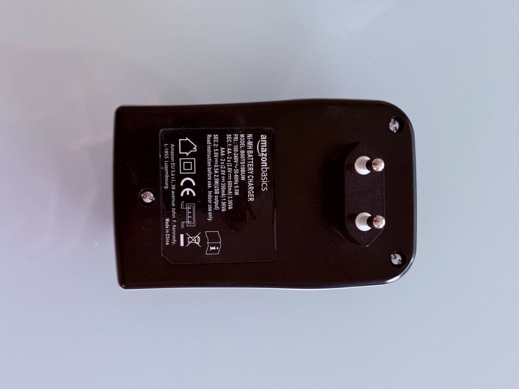 Caricatori & Batterie: AmazonBasics Batterie-Ladegerät Ni-MH B00751BWU – Usato da Zürich venduto da lach.richard 2