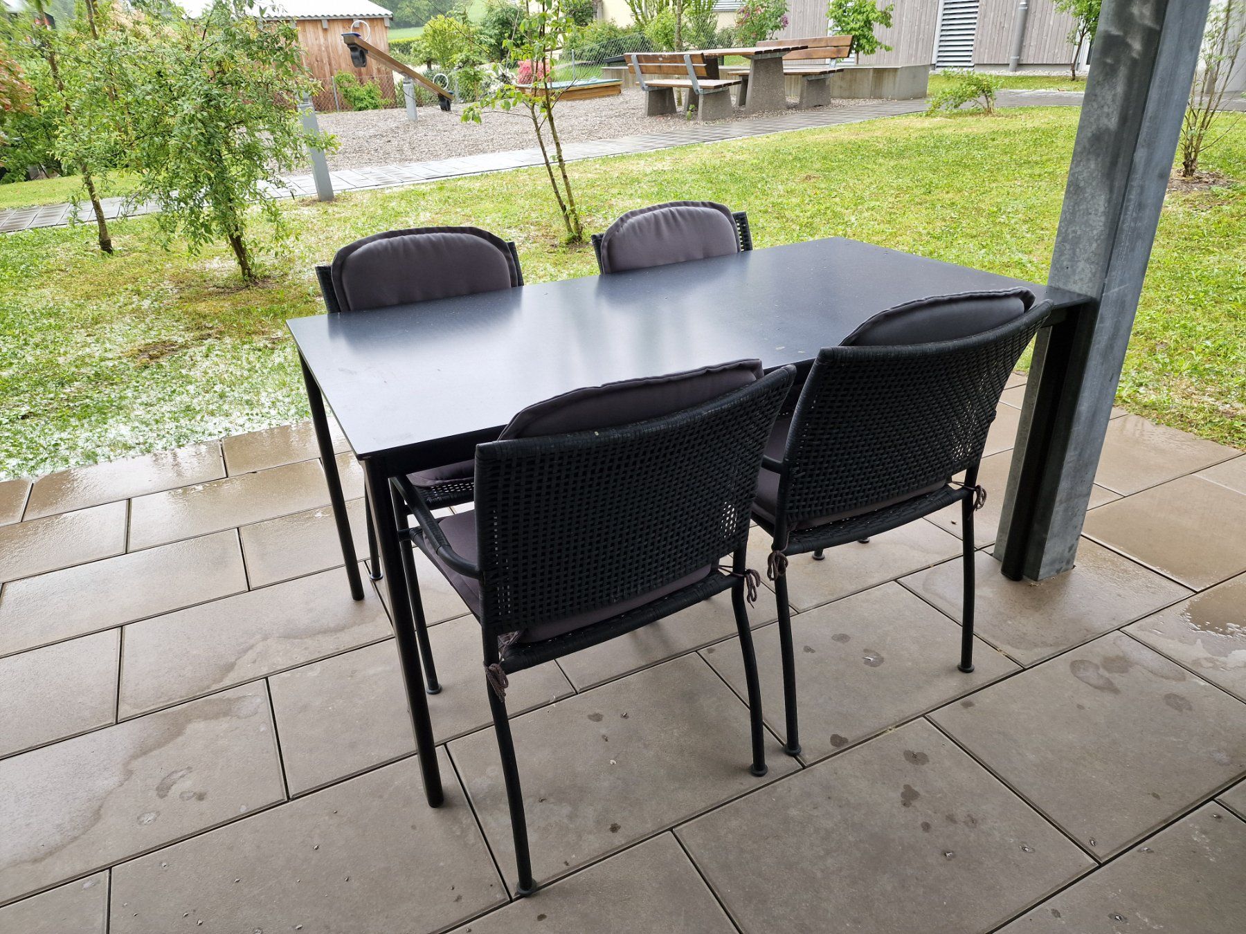 Ikea Tavoli: Gartentisch mit vier Stühlen – Usato da Oetwil am See venduto da Florik23 1