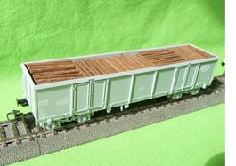 SBB Hochbordwagen Eaos Doppelpfeil-Signet 690-5 + Holzladung