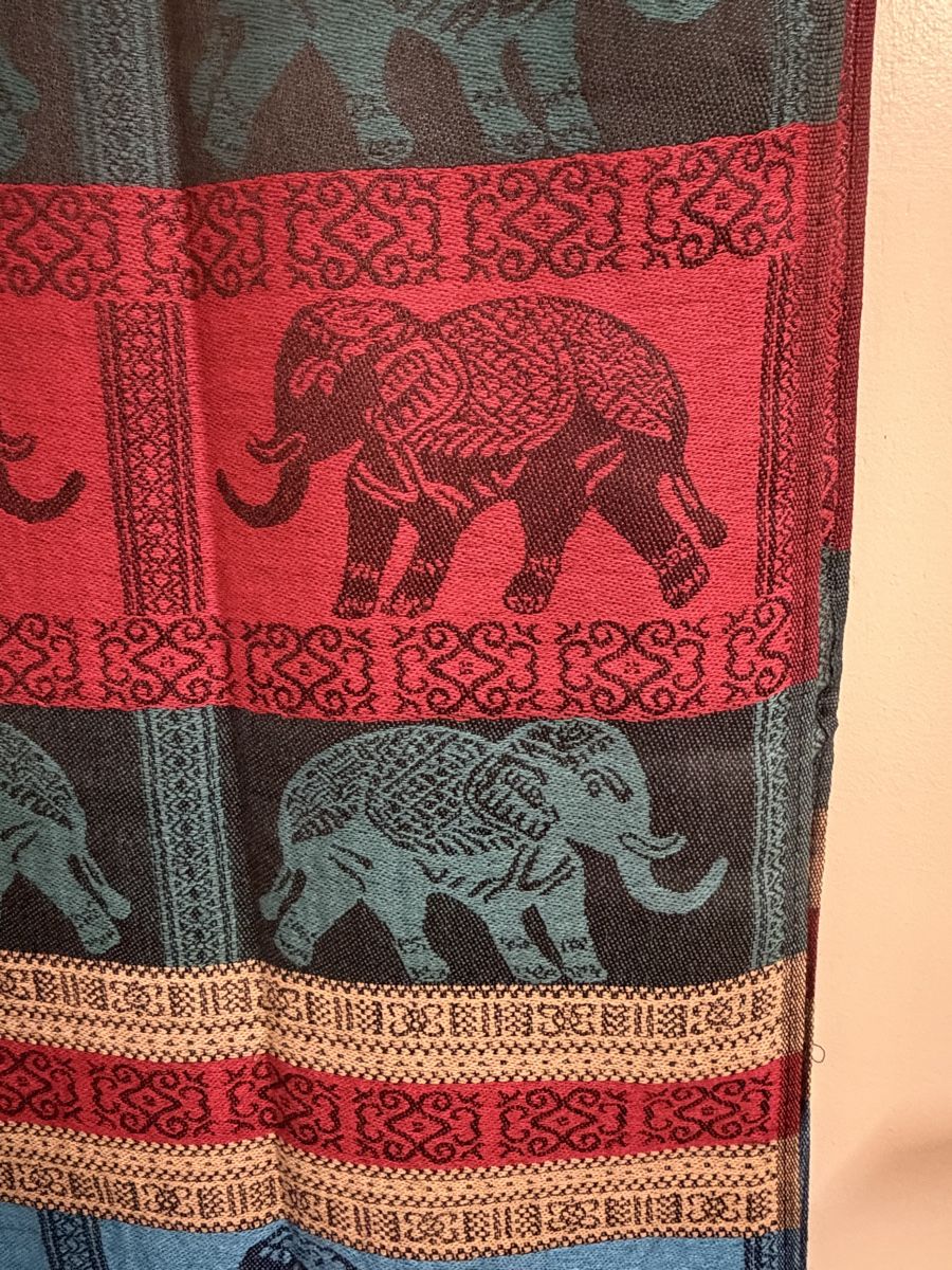Foulards, Tücher & Schals: Pashmina Scarf Thai Elephant Pattern Red Blue Multi Color – Neu und originalverpackt aus Buttikon SZ von trz_6ht8 3