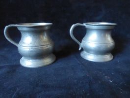 2 alte Zinnbecher mit Hänkel