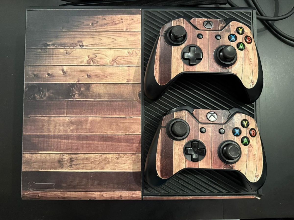 Microsoft Console: Xbox One + 19 giochi e chitarra – Usato da Arzo venduto da Jim_Boe13 3