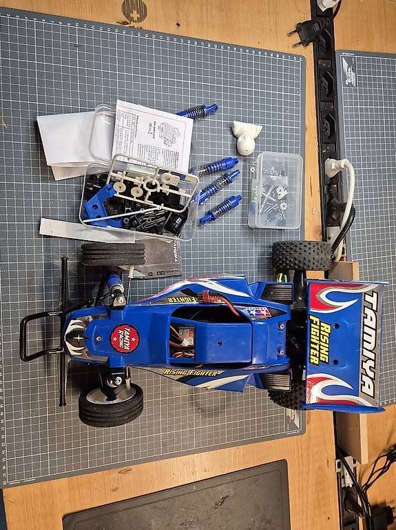 Tamiya Modellismo RC: Tamiya Rising Fighter ARTR – Usato da Münsingen venduto da Soerwer 1
