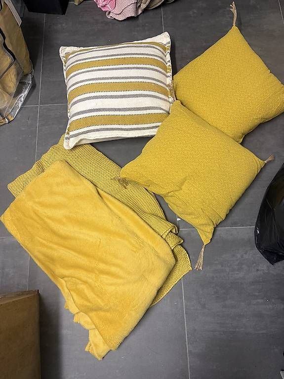 Biancheria da letto: Kissen und Decken – Usato da Basel venduto da set_rw9n