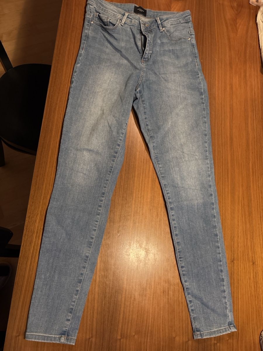 Vero Moda Jeans: Jeans Vero Moda Grösse L/32 – Gebraucht aus Unterentfelden von Lavach