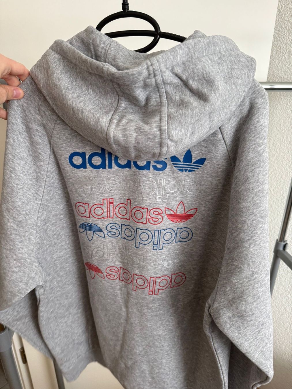 Adidas Maglioni & Felpe: Adidas Hoodie, Grau, Gr. M – Nuovo (secondo la descrizione) da Dintikon venduto da 2ndhandcloset 1