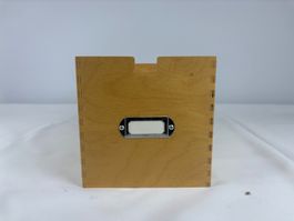 Holzbox mit Beschriftungsfeld