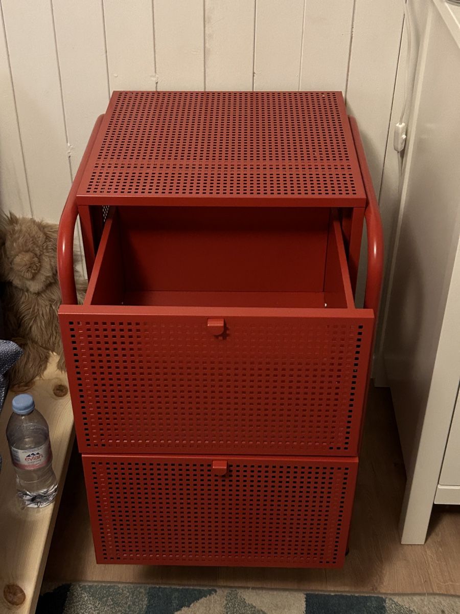 Comodini: rote IKEA nikkeby Nachttisch – Usato da Rapperswil SG venduto da mil.bin 2