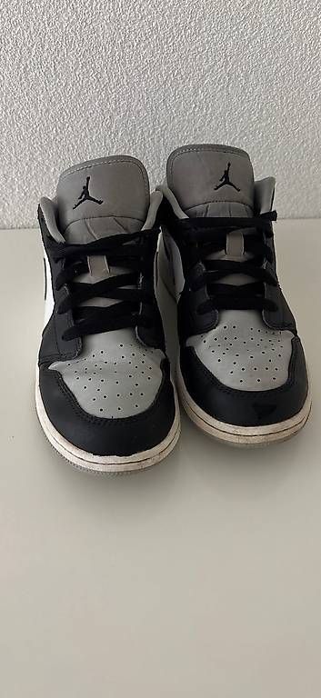 Chaussures hommes: Air Jordan 1 Low Sneaker grey-white, 39 – D'occasion à Zwingen par Zipfel1983 1