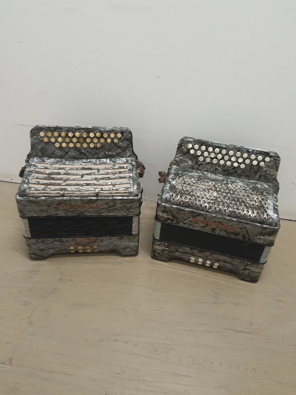 Hohner Musikinstrumente: 2 accordéons hohner diatonique  – Gebraucht aus Pont-de-la-Morge von Mirabelle0