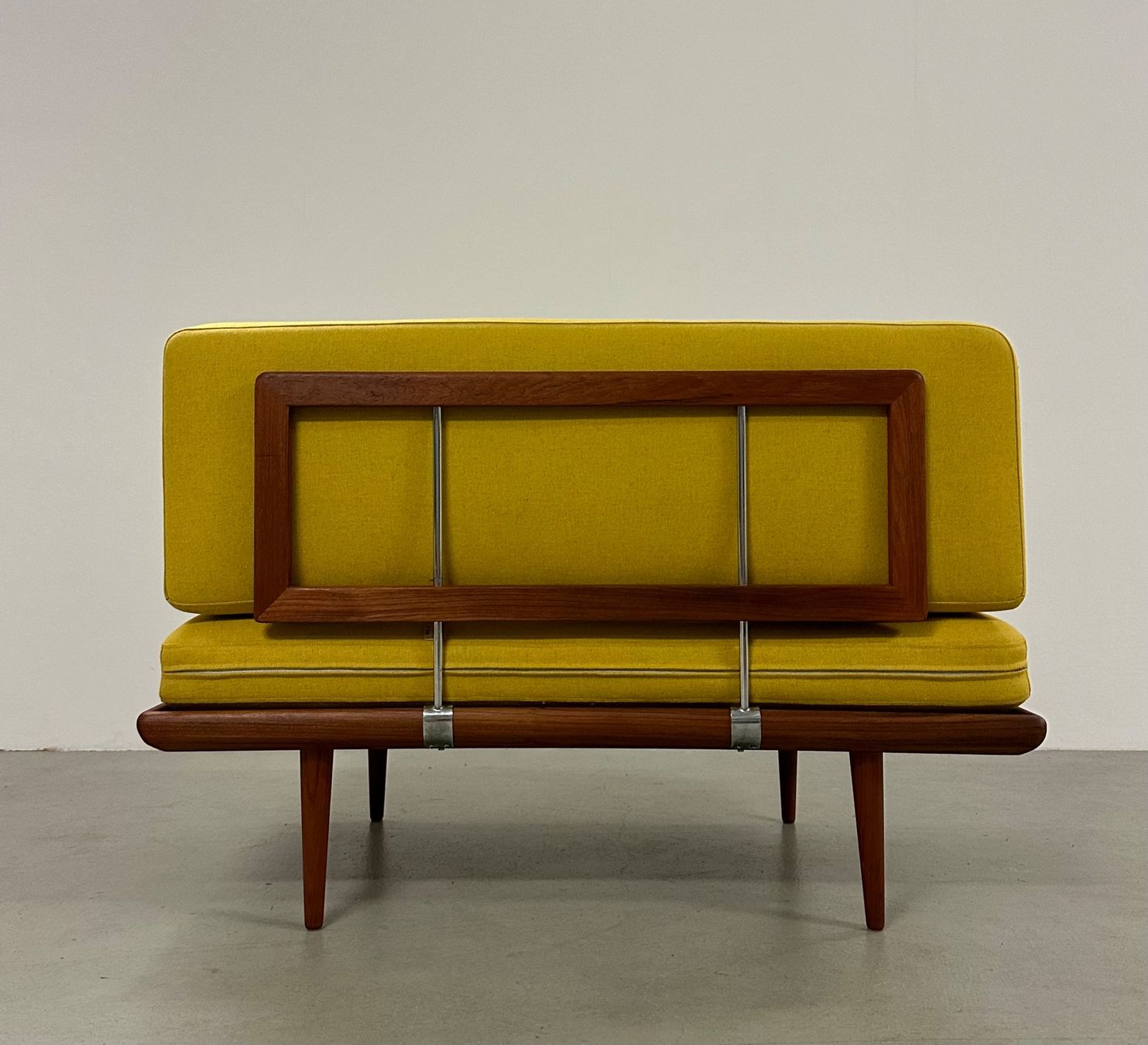 France & Søn Sofas: Teak Daybed Minerva Hvidt & Mølgaard 2er Sofa restauriert – Gebraucht aus Basel von MidMod20C 3