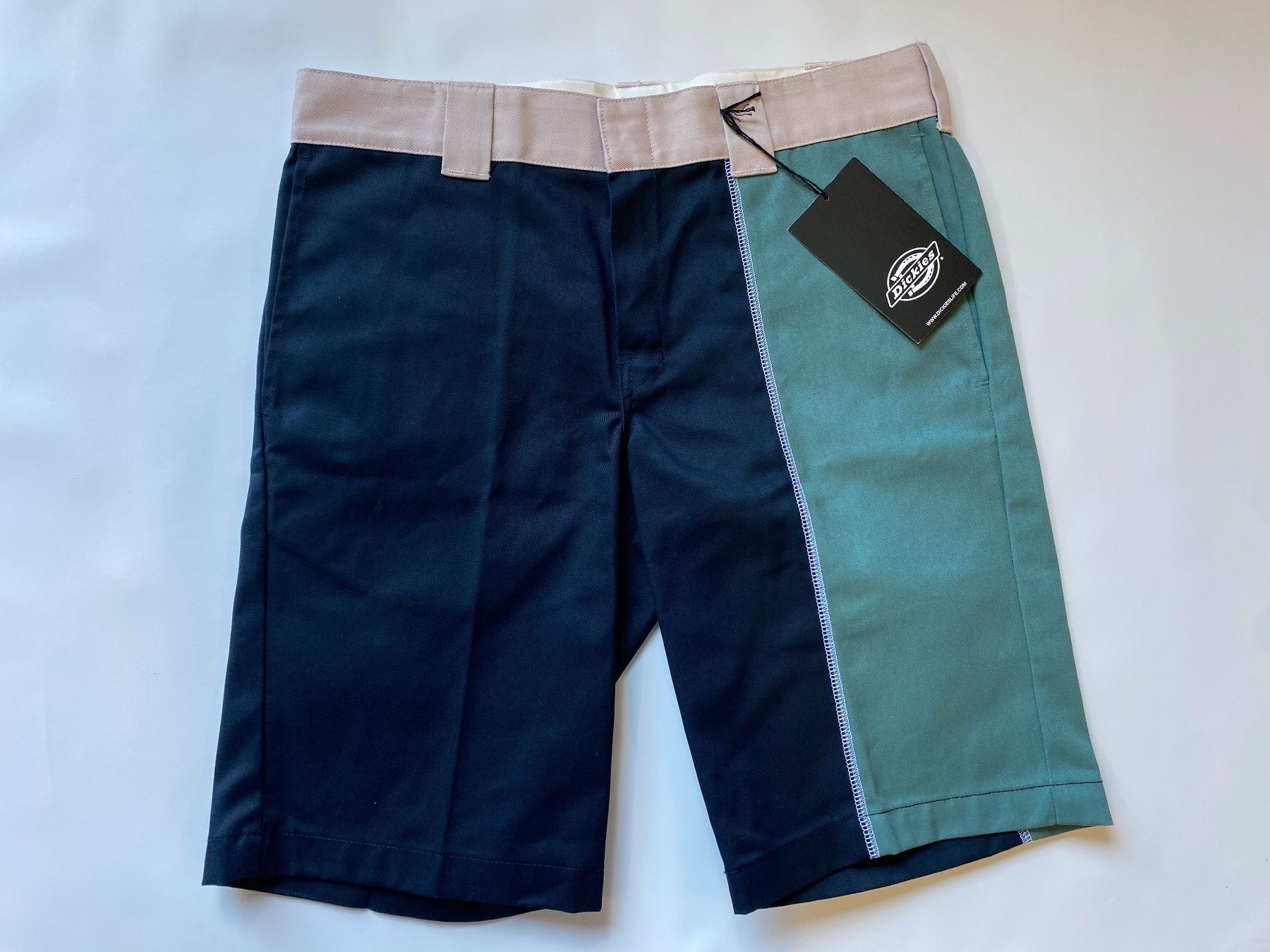 Dickies Pantaloni: Short Dickies Hommes Taille 32 -50% – Nuovo e nell'imballaggio originale da Orbe venduto da D-stockFactory-Orbe