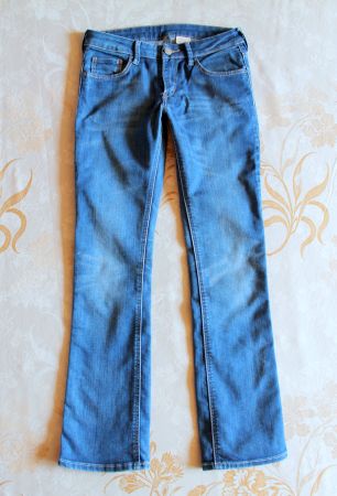 H&M * Slim JEANS  mit Stickerei & Strass  152