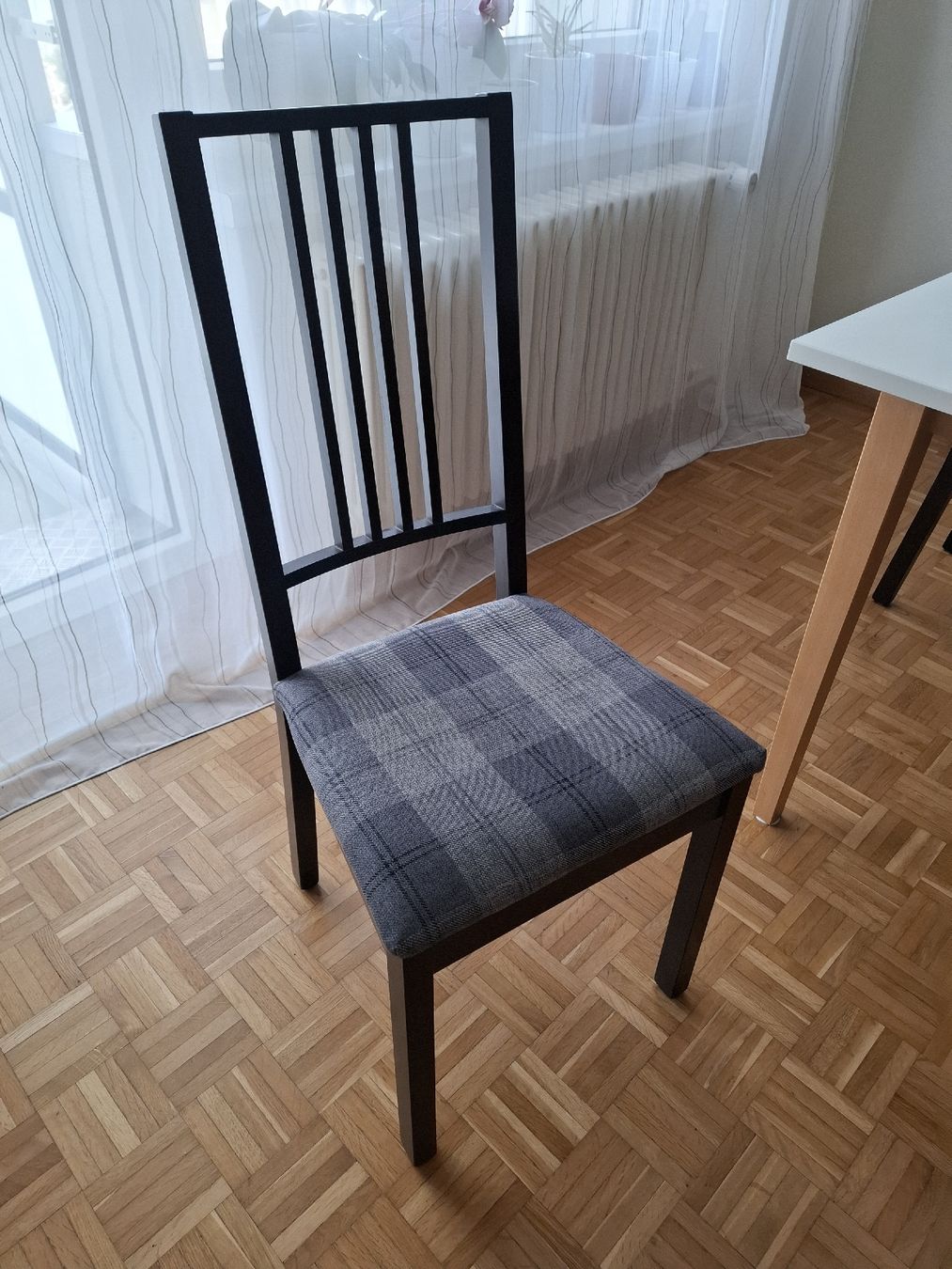 Ikea Set di tavolo e panche: Esstisch mit vier Stühlen – Usato da Luzern venduto da brungi 3