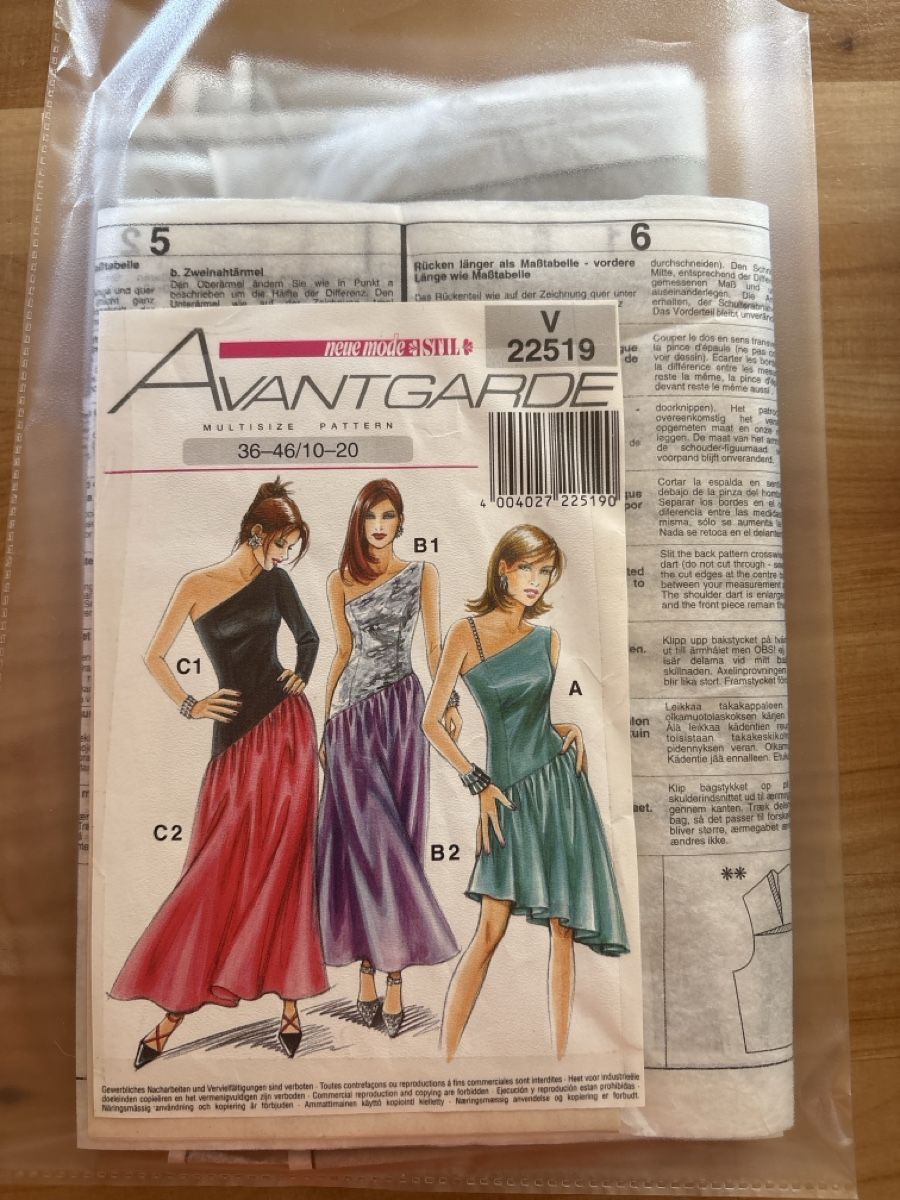 Cartamodelli: Schnittmuster Damen Kleid – Usato da Rümlang venduto da SchumBru10
