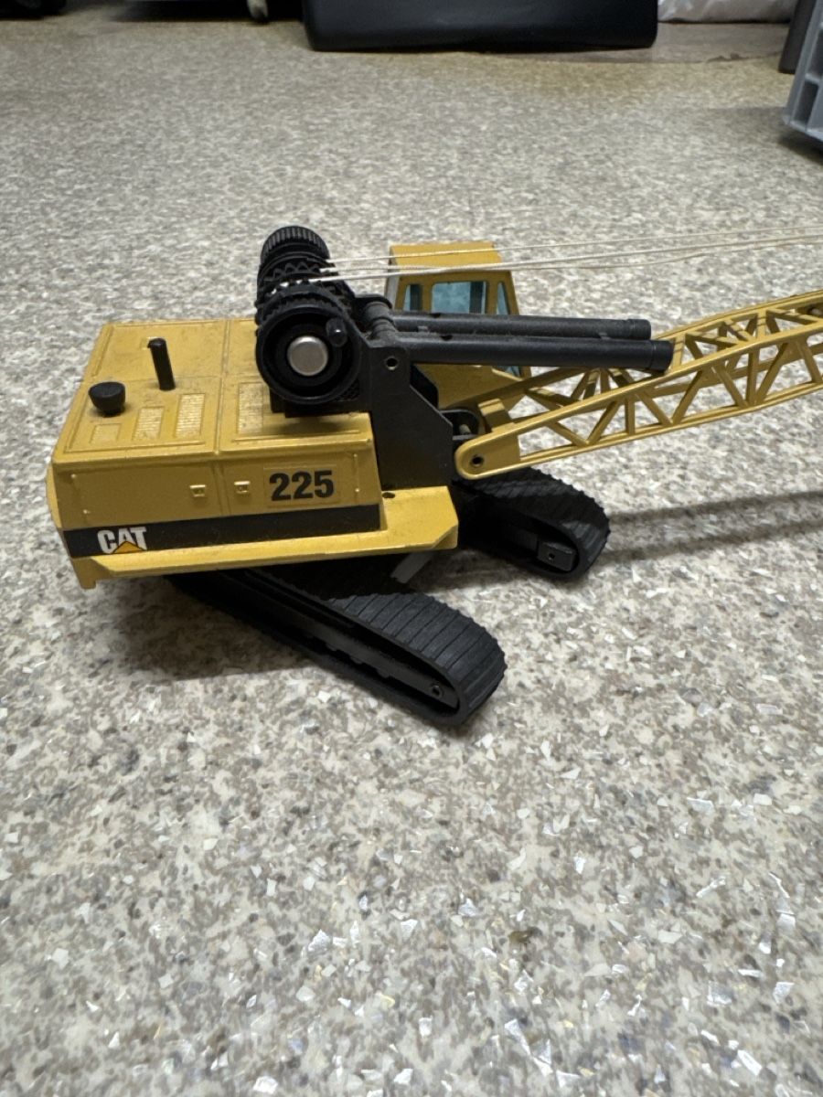 Caterpillar Kit di modellismo & Modellini statici: Caterpillar 225 Raupenbagger, Modellbau – Difettoso da Wettingen venduto da Haewi 1