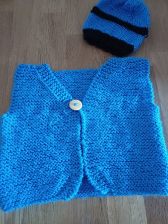 gilet sans manches et bonnet
