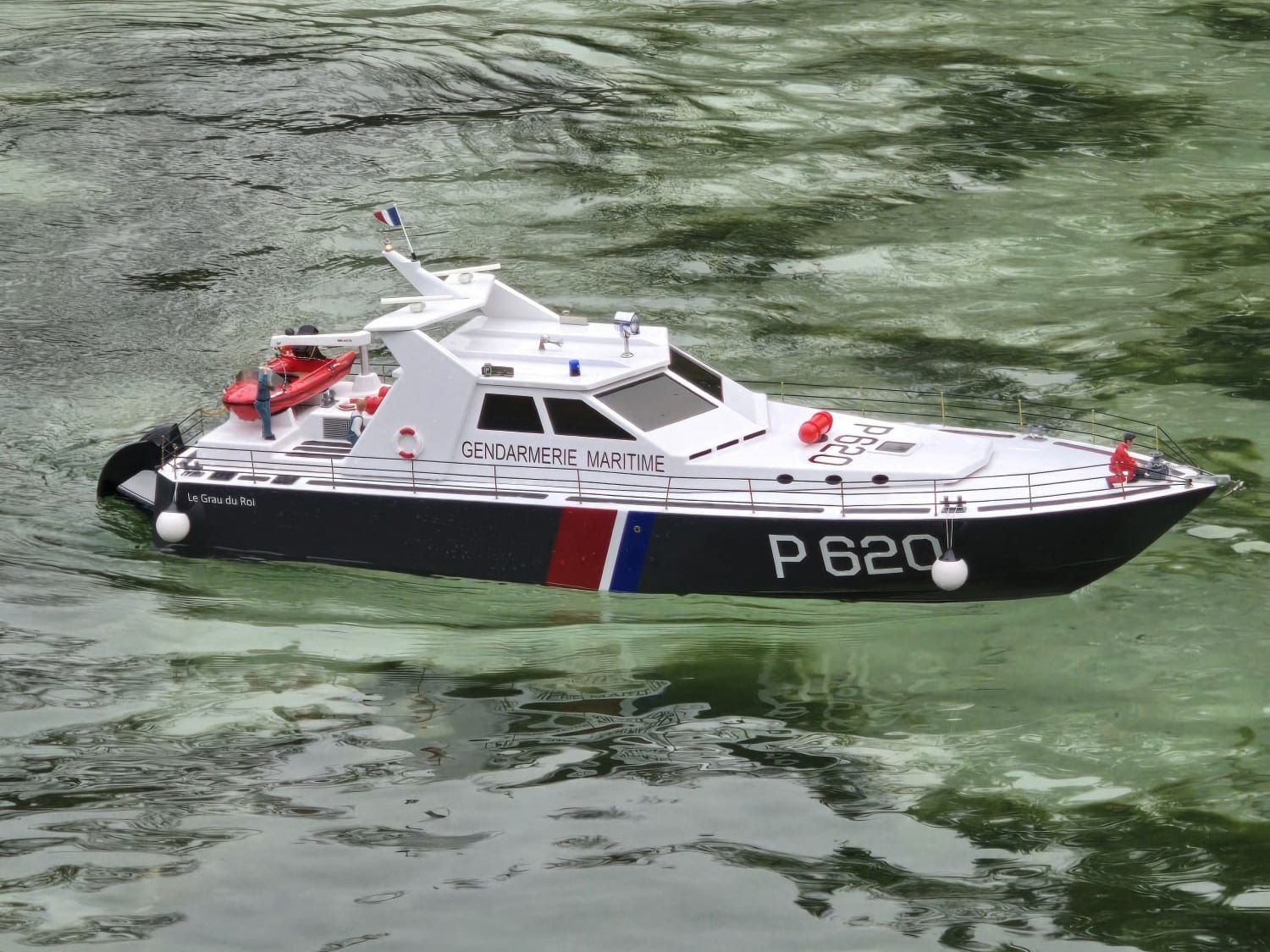 Graupner RC Modellbau: Graupner Commodore Patrol Brushless – Gebraucht aus Bellach von Super15