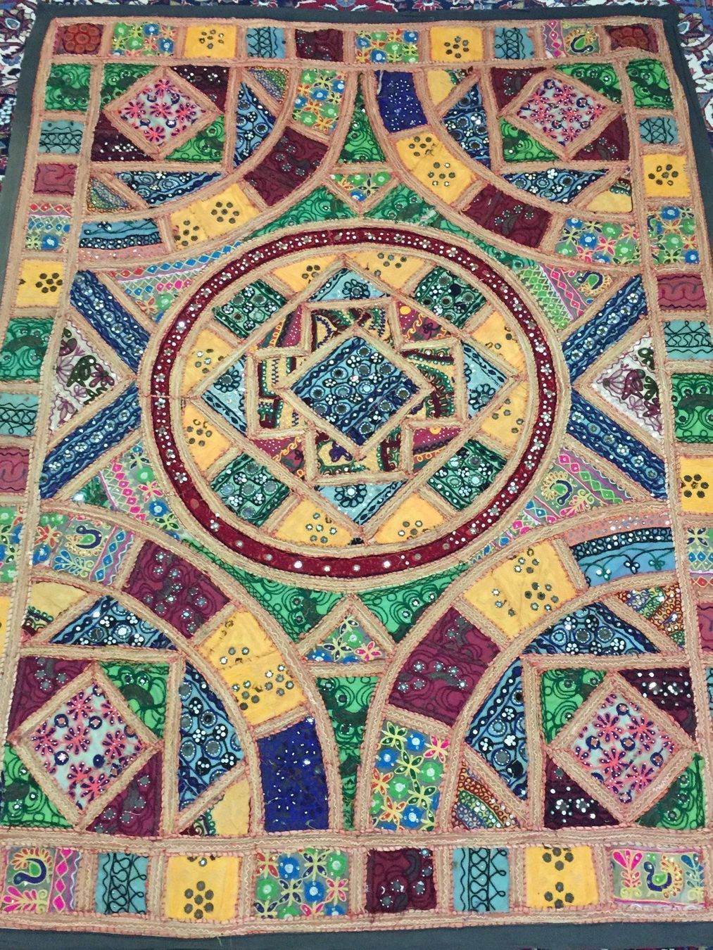 Coperte: Vintage Indische Decke Handarbeit – Usato da Schaffhausen venduto da vintageville