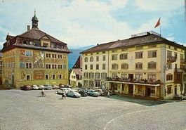 SCHWYZ Rathaus und Hotel Wysses Rössli, Auto