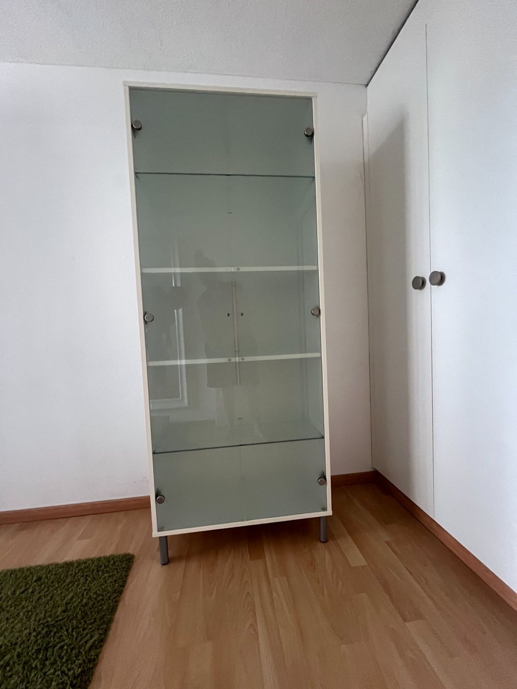 Armadi: Schrank mit Glastüren – Usato da Hünenberg venduto da ret_y2rp 1