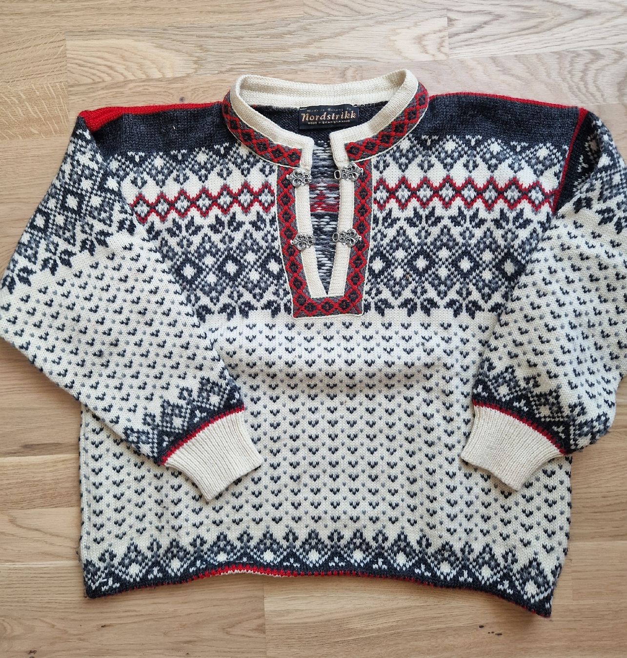 Pulls & Sweat-shirts: Pull Nordstrikk Laine Traditionnel Scandinave – D'occasion à Denges par elo_2zgb