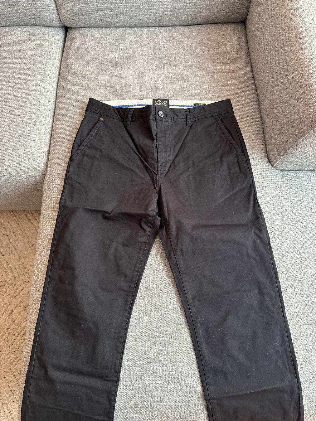 Pantaloni: Scotch & Soda Chino Stuart 32/34 – Usato da Wädenswil venduto da Sneakerio