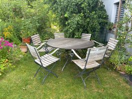 wetterbeständiger Holzgartentisch