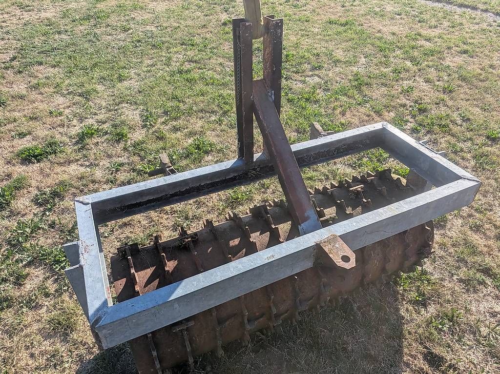 Tutte le macchine: tasse avant 500kg – Usato da Yvonand venduto da Li_poch