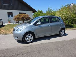 Toyota Yaris 1.3 mit Anhängerkupplung frisch ab MFK +Service