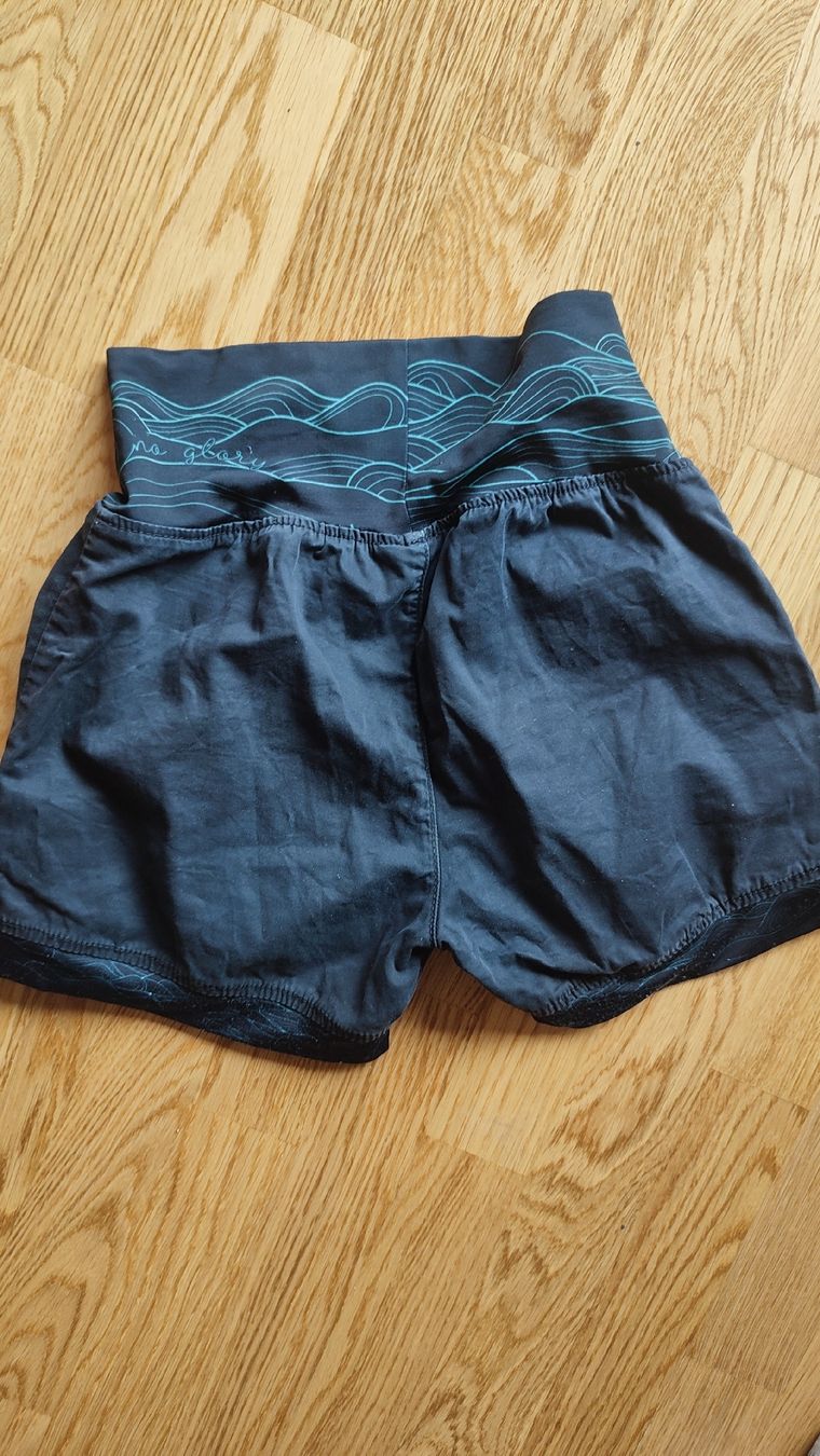 Pantaloni: Schicke kurze Sporthose XS – Usato da Basel venduto da kopfstand 1