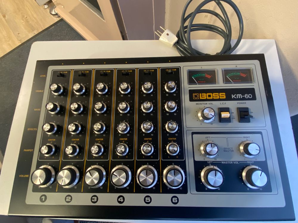 BOSS KM-60 Vintage Keyboard Mixer 6-Kanal Top Zustand (Defekt) in ...